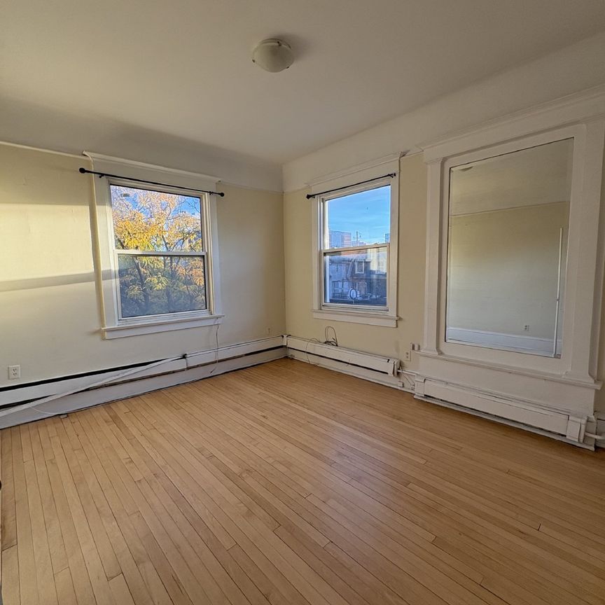 341 Elgin Street - B - Photo 1