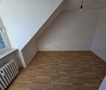 Individuelle Dachgeschloss-Single-Wohnung in Lierenfeld - Foto 1