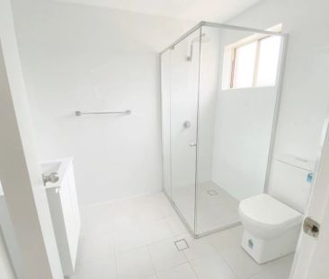 Family-Friendly 3-Bedroom Townhouse - Photo 4