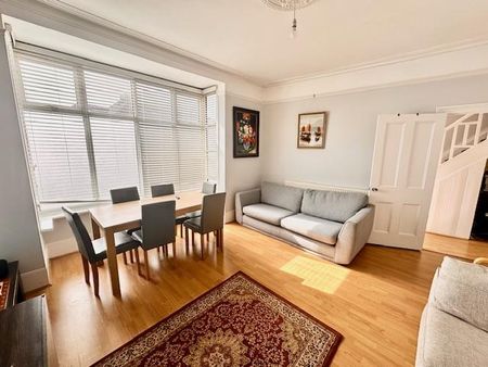 4 bedroom semi-detached house to rent - Photo 3