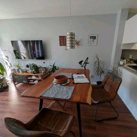 Location 3 1/2 (Cap-Rouge) avec piscine, situé à proximité de plusieurs services offerts (commerce, épicerie, parc et autres) - Photo 3