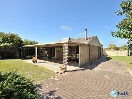 ATTRACTIVE, WELL PRESENTED 3x1 HOME! - Photo 3