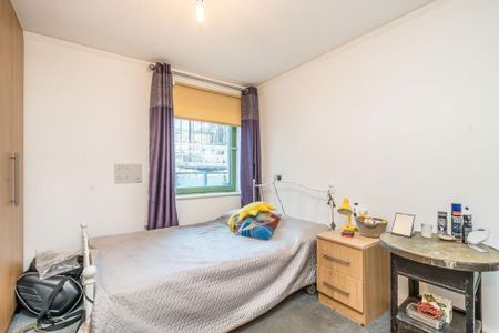 3 bedroom flat to rent - Photo 4