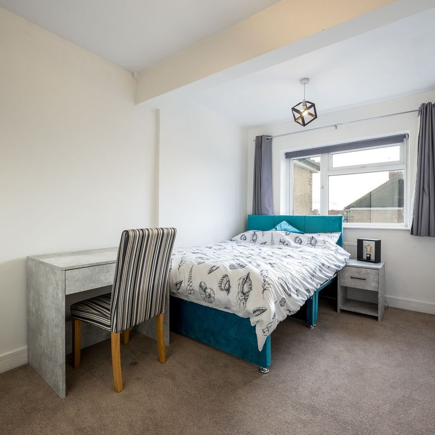 OX Living is proud to present this high-quality 6-bedroom co-living property, perfect for working professionals looking for stylish, stress-free living. - Photo 1