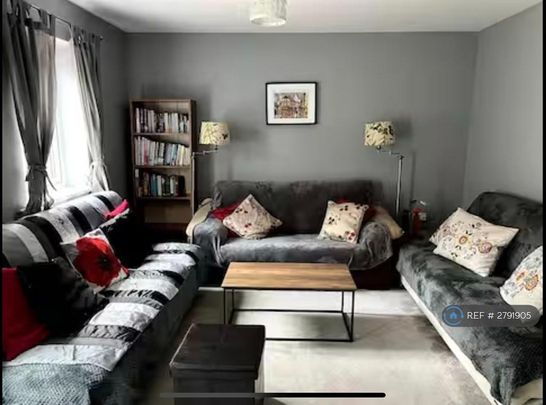 4 bedroom semi-detached house to rent - Photo 1