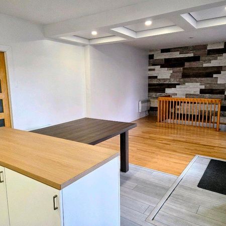 📍 Beauport – 3½ style loft sur 2 étages 💰 1 235 $/mois (non chauffé, non éclairé) 🎁 Internet inclus 📅 Libre le 1er août ou 1er septembre ✨ Possib - Photo 3