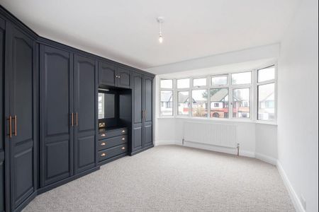 4 bedroom semi-detached house to rent - Photo 5