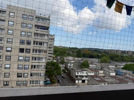 3 bedroom flat to rent - Photo 3