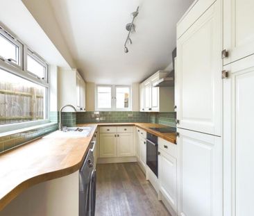 2 bedroom end of terrace house to rent - Photo 4