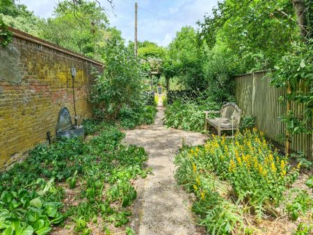 3 bedroom detached house to rent - Photo 3