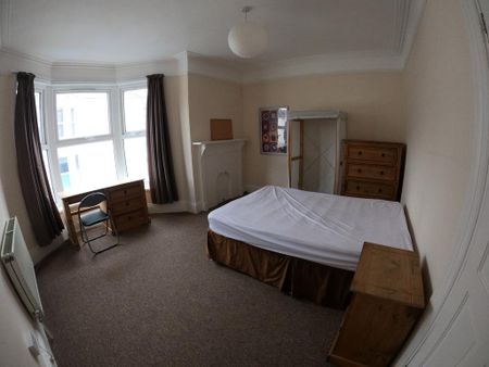 4 bedroom apartment to rent - Photo 4