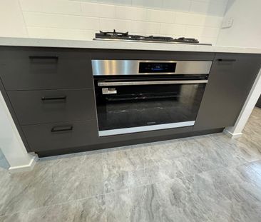 Spacious Family Living in Prime Tarneit Location - Photo 5