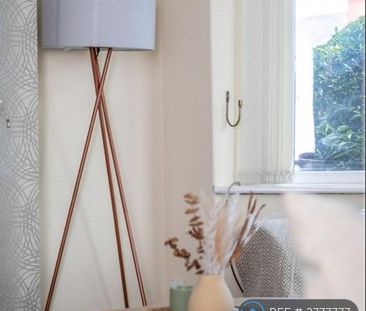 3 bedroom end of terrace house to rent - Photo 2