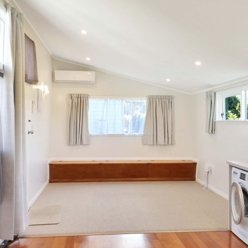 2 Bedroom Warm Quality property in Khandallah, Welliington - Photo 1