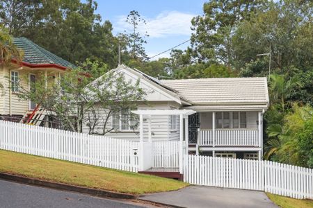 Charming Family Home in Quiet Taringa Pocket - Photo 5