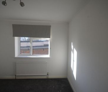 2 bedroom maisonette to rent - Photo 2