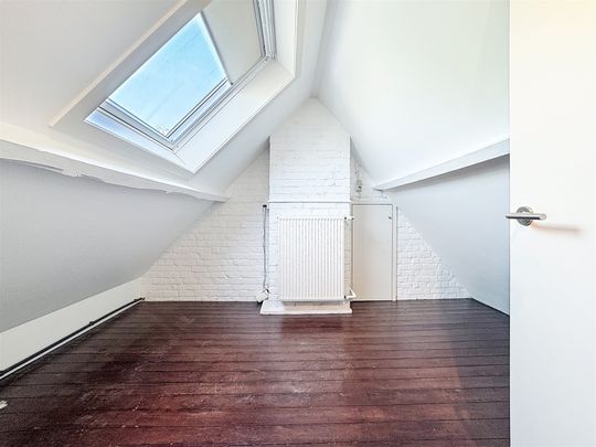 Lichtrijke woning met terras en garage nabij het UZ Gent! - Photo 1
