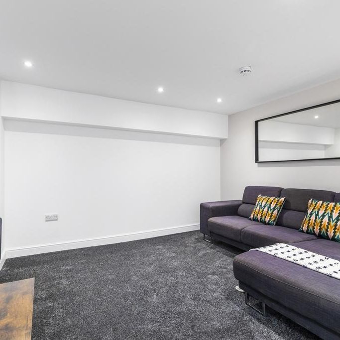 6 bedroom house to rent - Photo 1