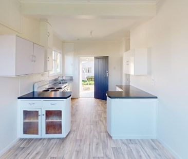 Spacious Living Space for Rent! - Photo 2