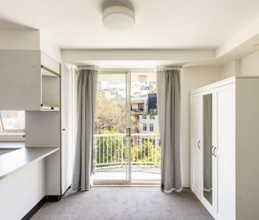 425/4-14 Roslyn Gardens, Elizabeth Bay NSW 2011 - Apartment For Ren... - Photo 2