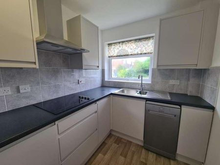 Maidenhead, Berkshire, SL6 - Photo 2