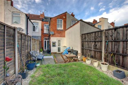 2 bedroom terraced house to rent - Photo 3