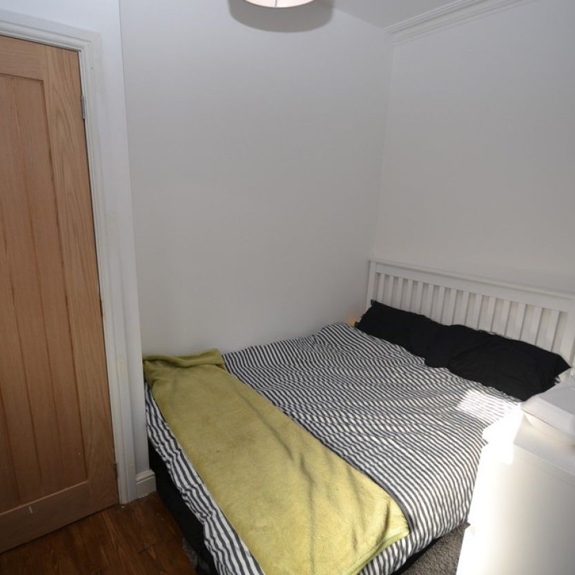 4 bed Mid Terraced House for Rent - Photo 1