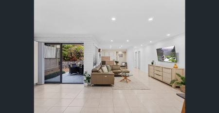 Stunning Family Heaven in Sought-After Carina Heights-air conditioning in all bedrooms - Photo 3