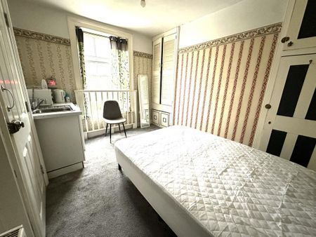 6 bedroom terraced house to rent - Photo 2