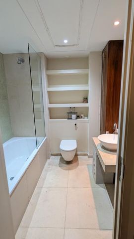 1 bedroom in a flat share to rent - Photo 2