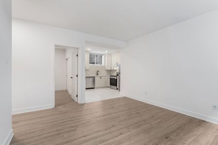 For Lease - 802 Ninaatik Place Unit# B, Blossom Park - Airport and Area, Ontario - Photo 2