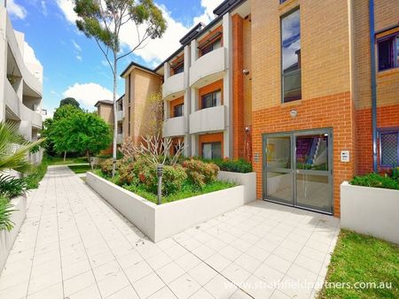 Split Level PENTHOUSE - Photo 3