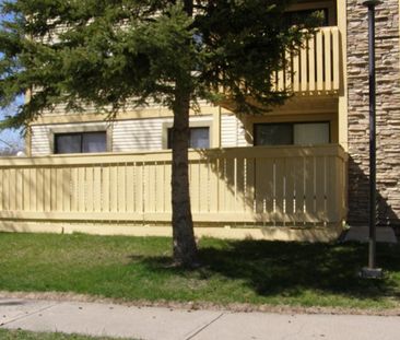 67 Castleridge Drive NE, Calgary - Photo 2