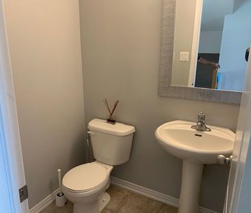 For Lease - 7133 Triumph Lane, Mississauga, Ontario - Photo 4