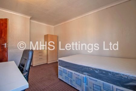 4 Bedroom End Terraced House for rent in Harold View - Photo 3