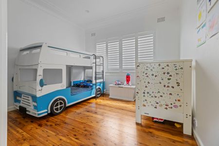 Three Bedroom House For Lease Now! Short walk to Riverwood station and shops. - Photo 3