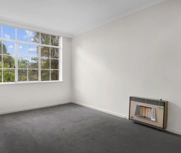 Boutique Park-Side Living in Prestigious St Kilda Hill - Photo 2