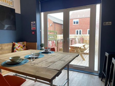 6 bedroom terraced house to rent - Photo 3