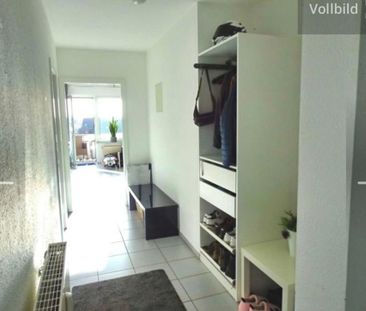 Gepflegte 3-Zimmer DG-Wohnung mit Einbauküche / zentrale Lage - Photo 2