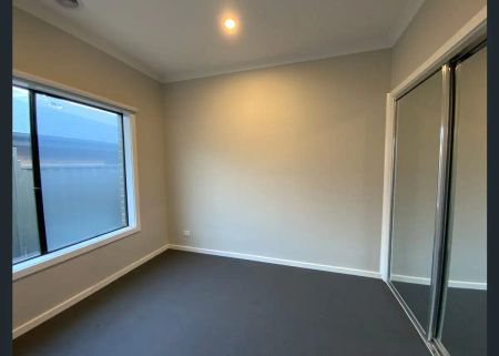 “Stunning 4 Bedroom Family Home” - Photo 5