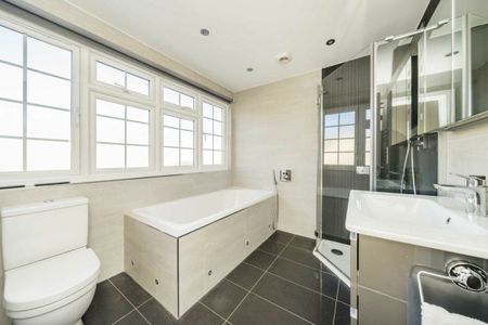 Riverside, Lower Sunbury, TW16 - Photo 5