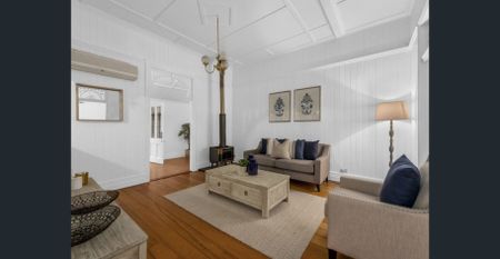 Classic 3 bedroom Queenslander with an inground swimming pool! - Photo 2