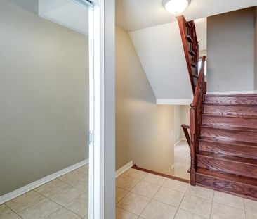 For Lease - 2353 Saddlecreek Crescent, Oakville, Ontario - Photo 4