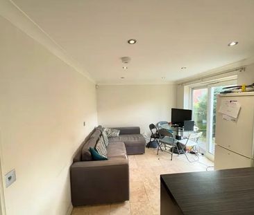 6 bedroom detached house to rent - Photo 1