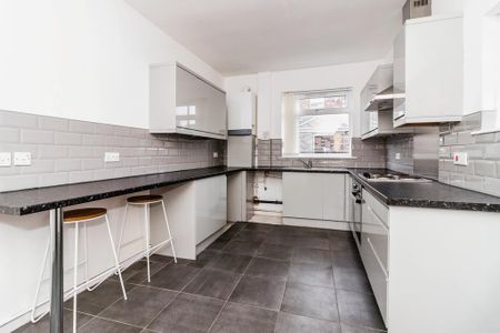 3 bedroom end of terrace house to rent - Photo 5