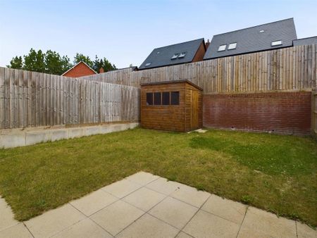 3 bedroom semi-detached house to rent - Photo 2