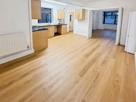 2 bedroom semi-detached house to rent - Photo 5