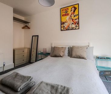 4 bedroom terraced house to rent - Photo 6