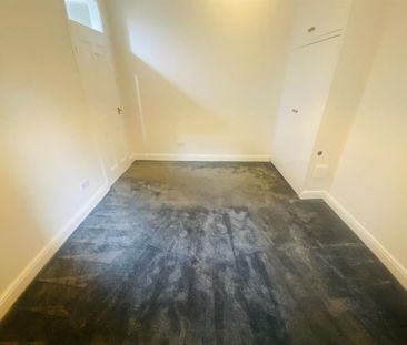 2 bedroom Flat To Let - Photo 5