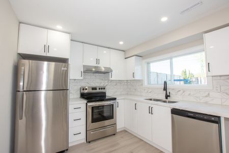 78 Wiltshire Boulevard - Spacious 2 Bed 2 Bath Lower Unit! - Photo 5